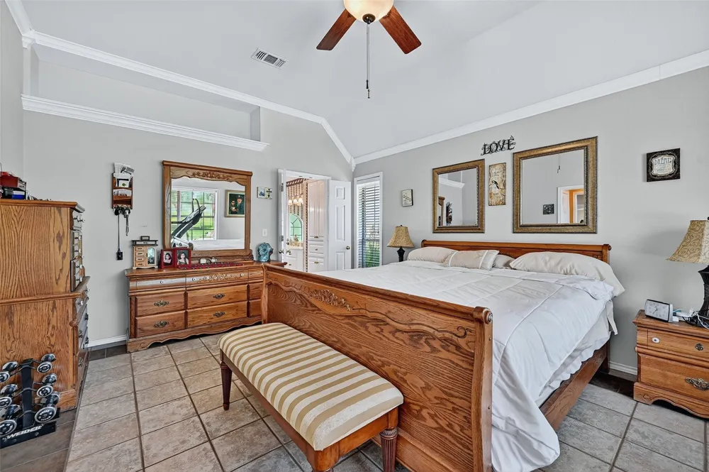 736 W Kiowa Drive Lake Kiowa, TX 76240
