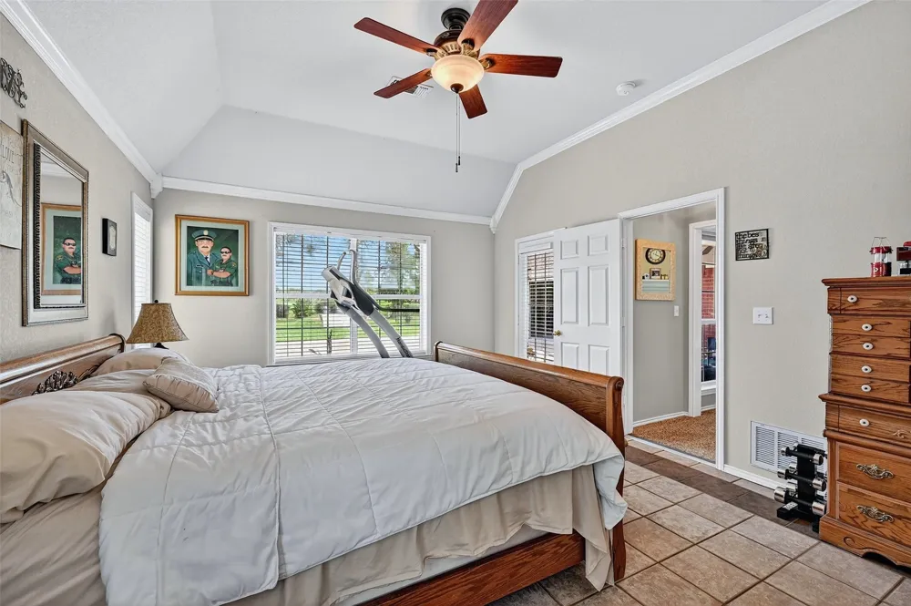 736 W Kiowa Drive Lake Kiowa, TX 76240