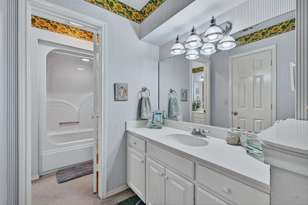 736 W Kiowa Drive Lake Kiowa, TX 76240