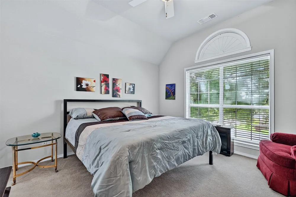 736 W Kiowa Drive Lake Kiowa, TX 76240
