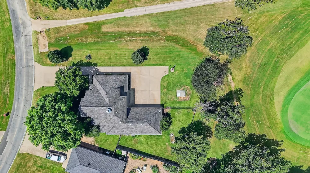 736 W Kiowa Drive Lake Kiowa, TX 76240