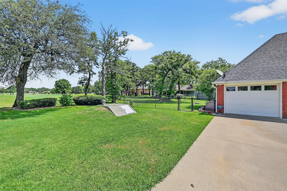 736 W Kiowa Drive Lake Kiowa, TX 76240