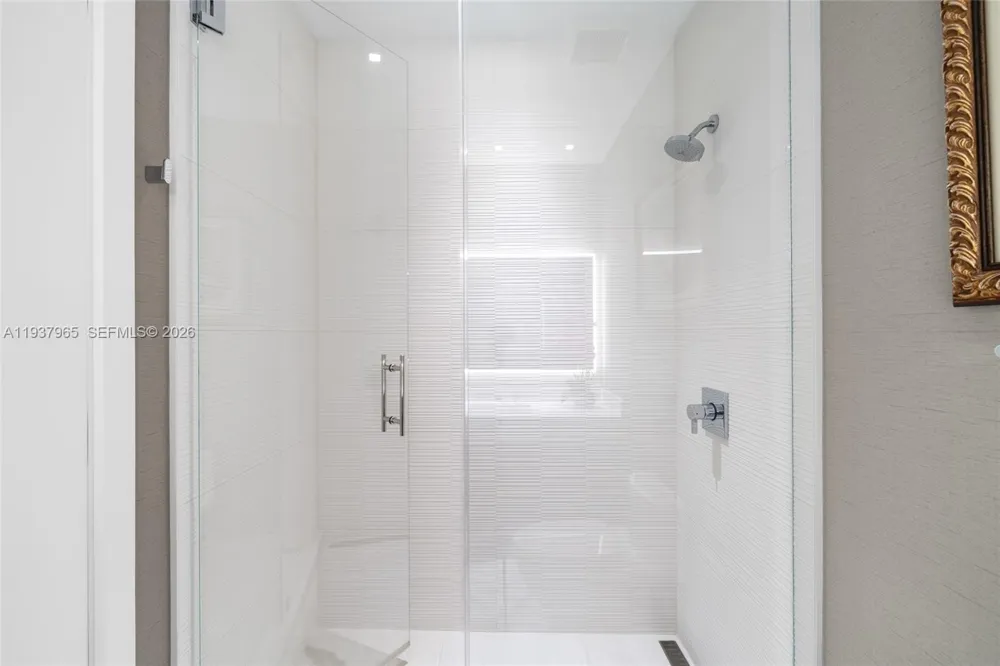 900 Brickell Key Blvd #2004 Miami, FL 33131
