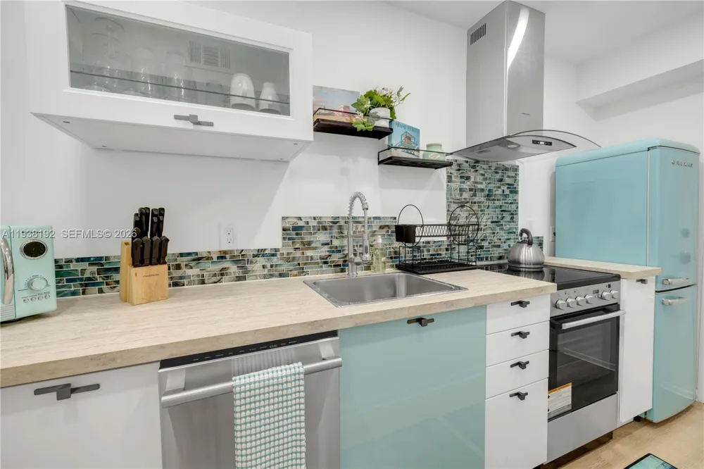 1200 West Ave #811 Miami Beach, FL 33139