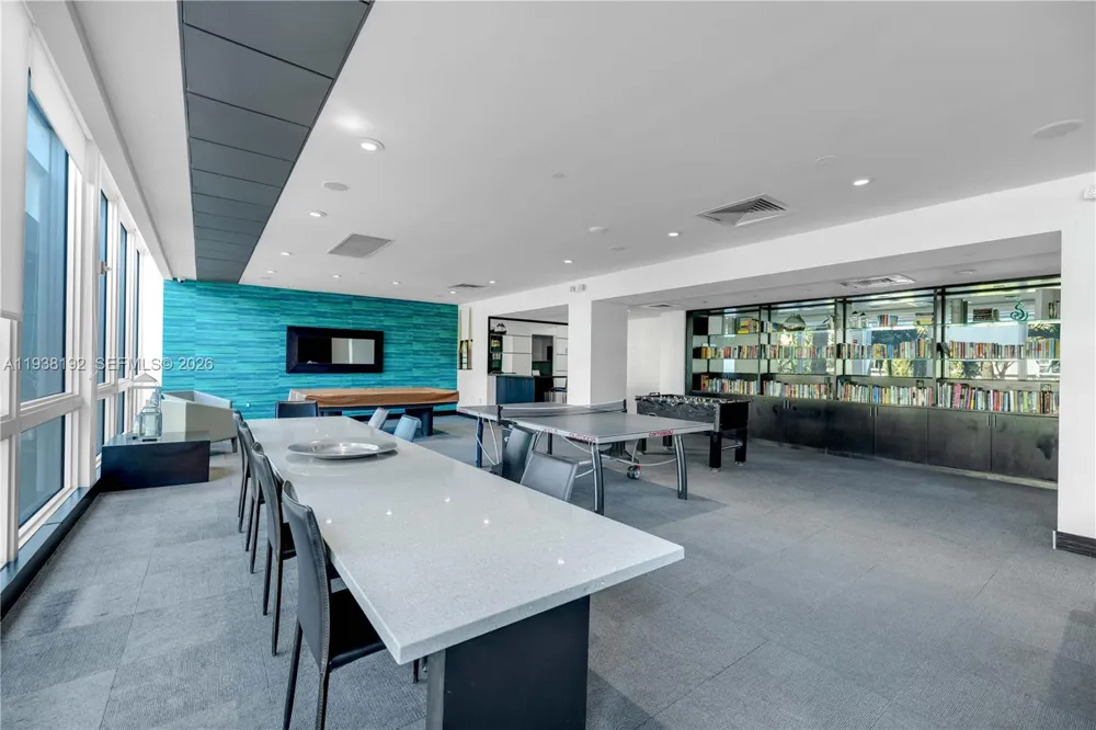 1200 West Ave #811 Miami Beach, FL 33139