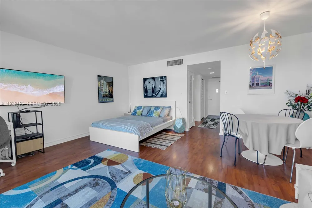 1200 West Ave #811 Miami Beach, FL 33139