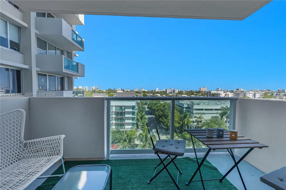 1200 West Ave #811 Miami Beach, FL 33139