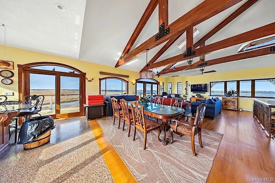 7 Widgeon Way Westhampton Beach, NY 11978