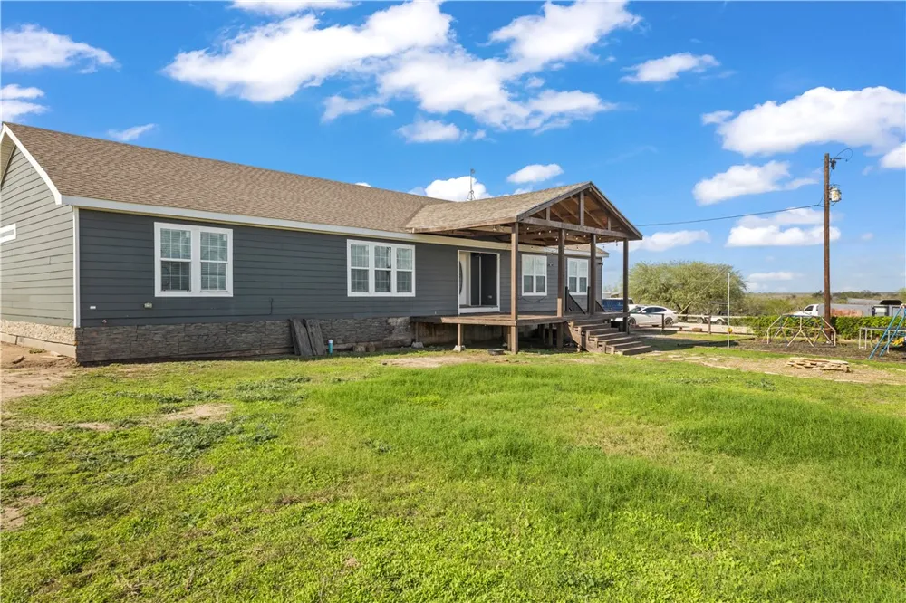 313 County Road 3033 Orange Grove, TX 78372