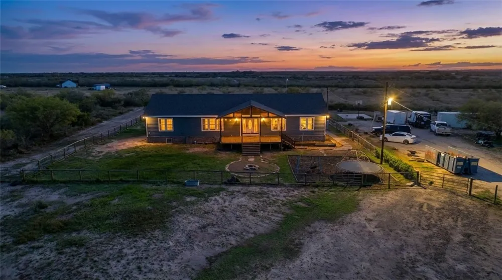 313 County Road 3033 Orange Grove, TX 78372