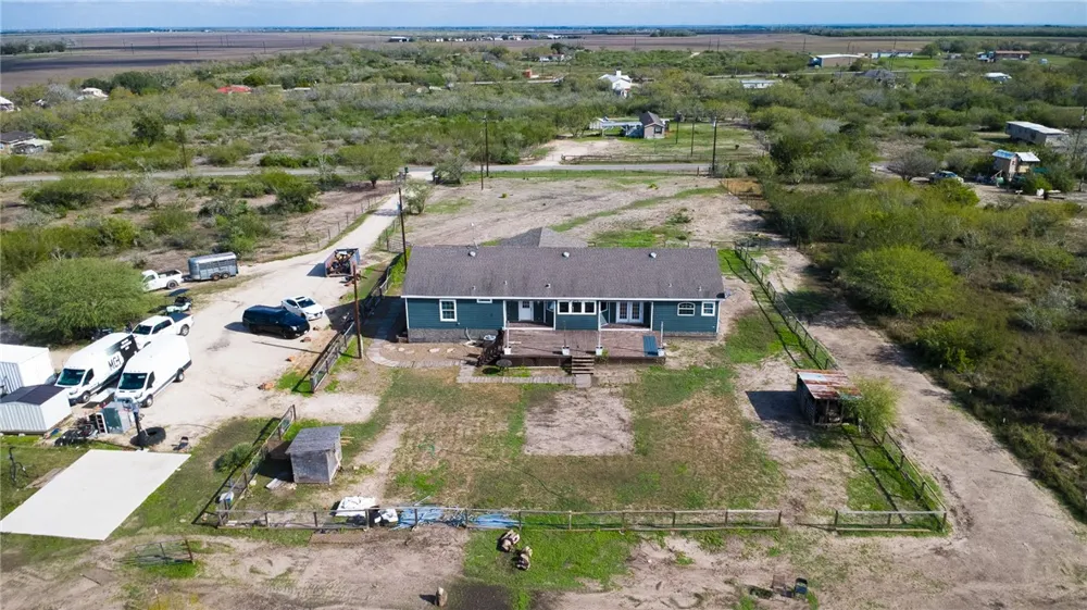313 County Road 3033 Orange Grove, TX 78372