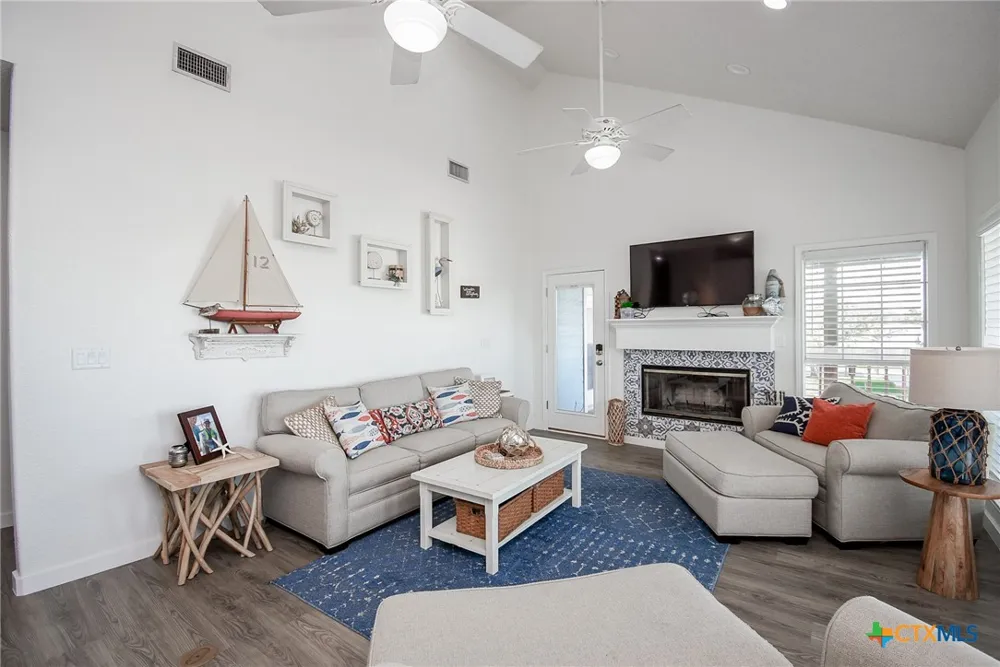 1504 W Bayshore Drive Palacios, TX 77465