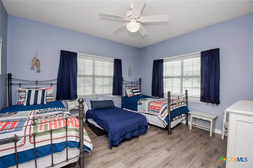 1504 W Bayshore Drive Palacios, TX 77465