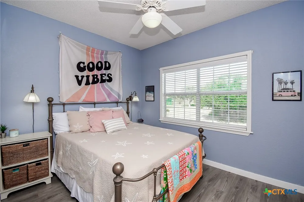 1504 W Bayshore Drive Palacios, TX 77465