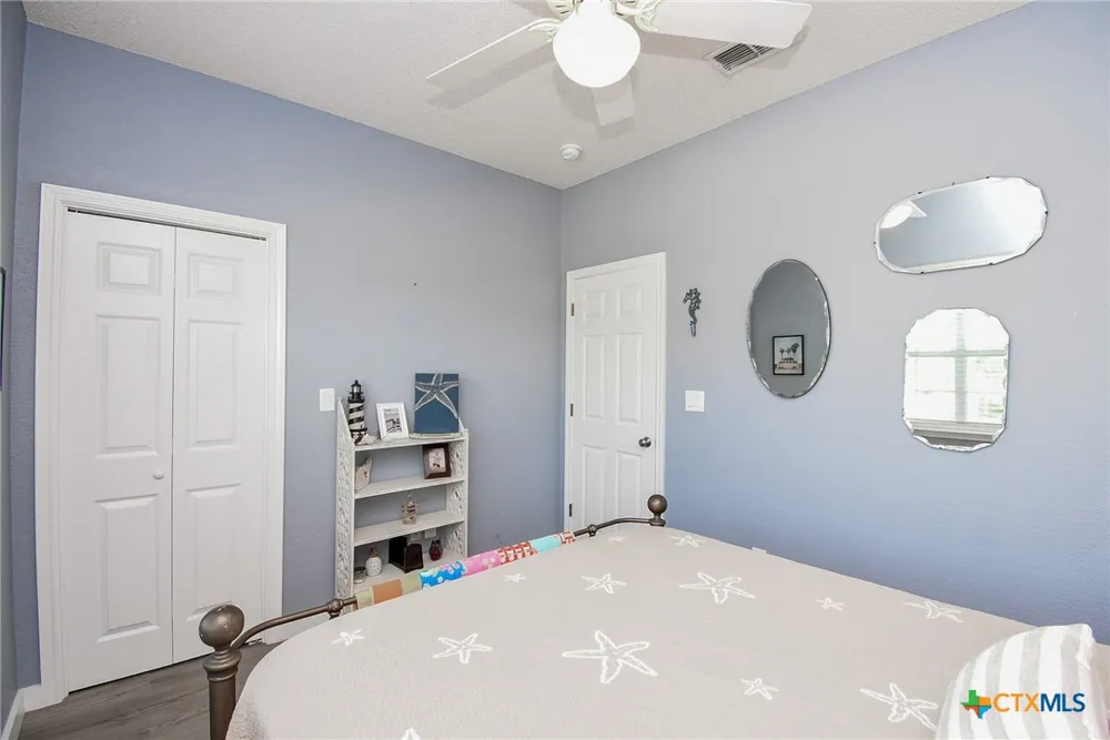 1504 W Bayshore Drive Palacios, TX 77465