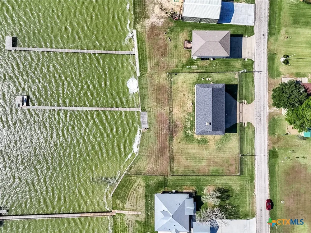 1504 W Bayshore Drive Palacios, TX 77465