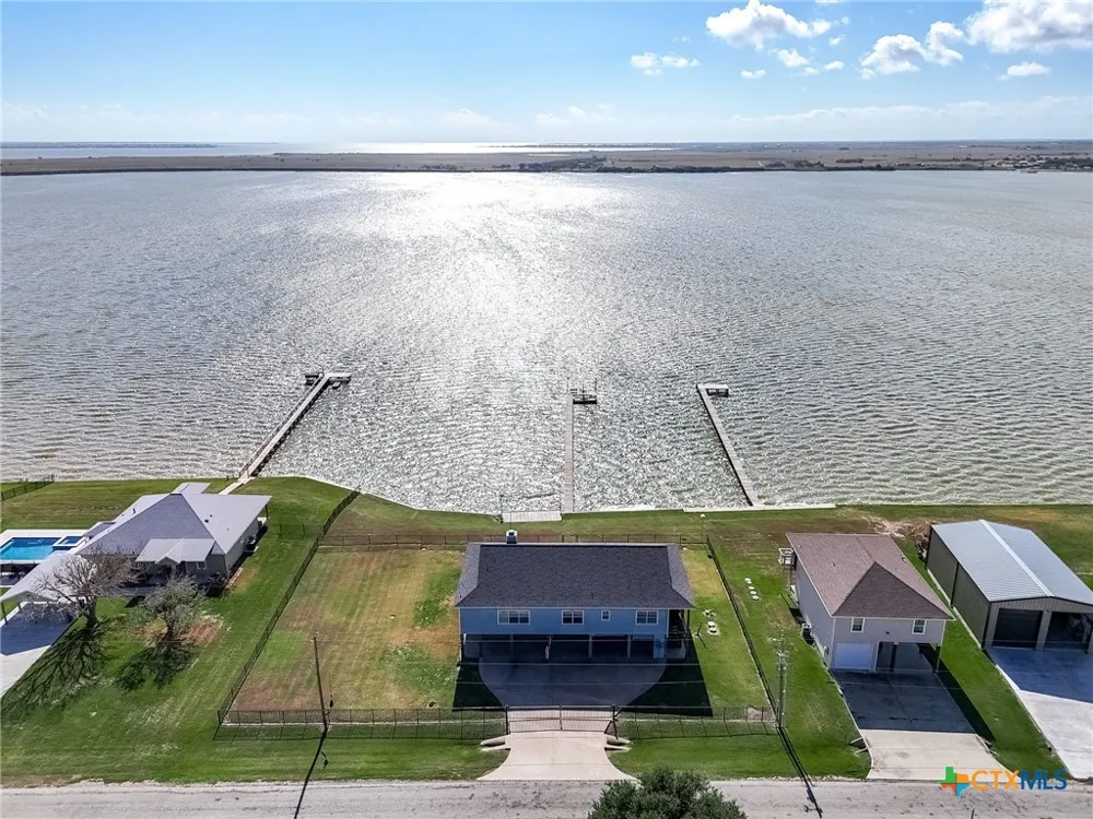 1504 W Bayshore Drive Palacios, TX 77465