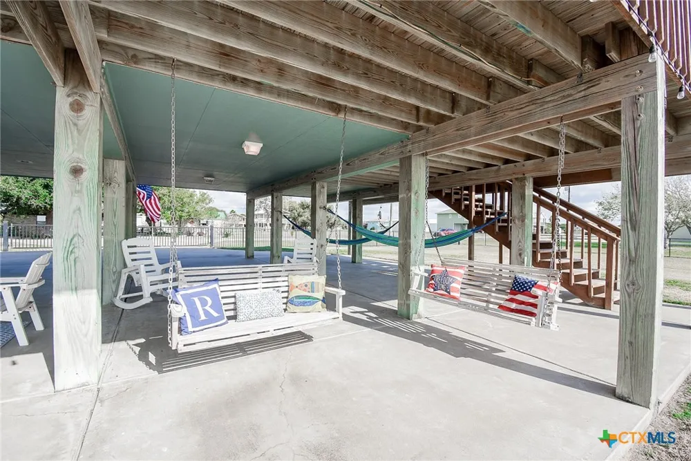 1504 W Bayshore Drive Palacios, TX 77465