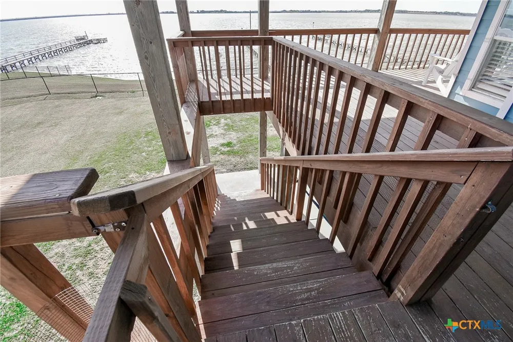 1504 W Bayshore Drive Palacios, TX 77465