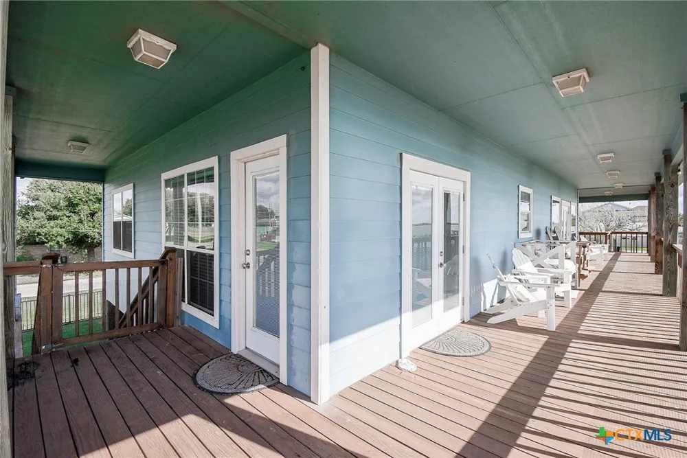 1504 W Bayshore Drive Palacios, TX 77465