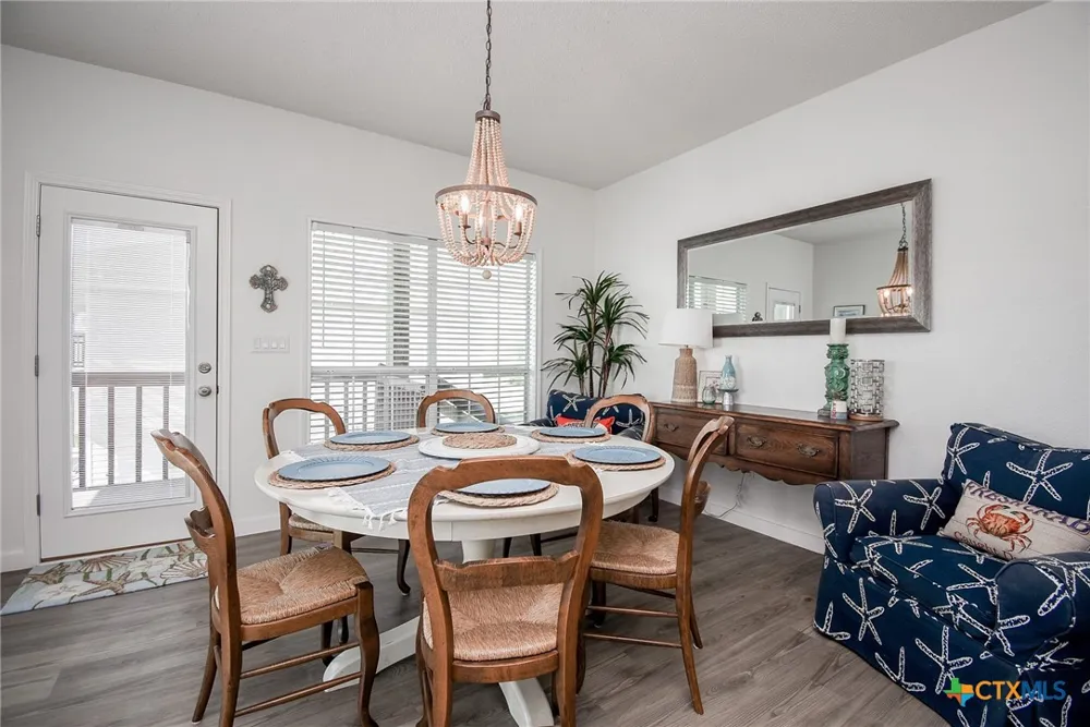 1504 W Bayshore Drive Palacios, TX 77465