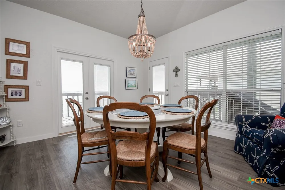 1504 W Bayshore Drive Palacios, TX 77465