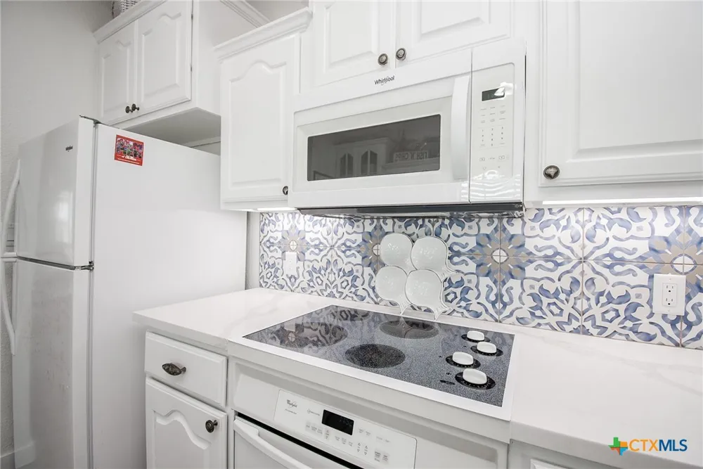 1504 W Bayshore Drive Palacios, TX 77465