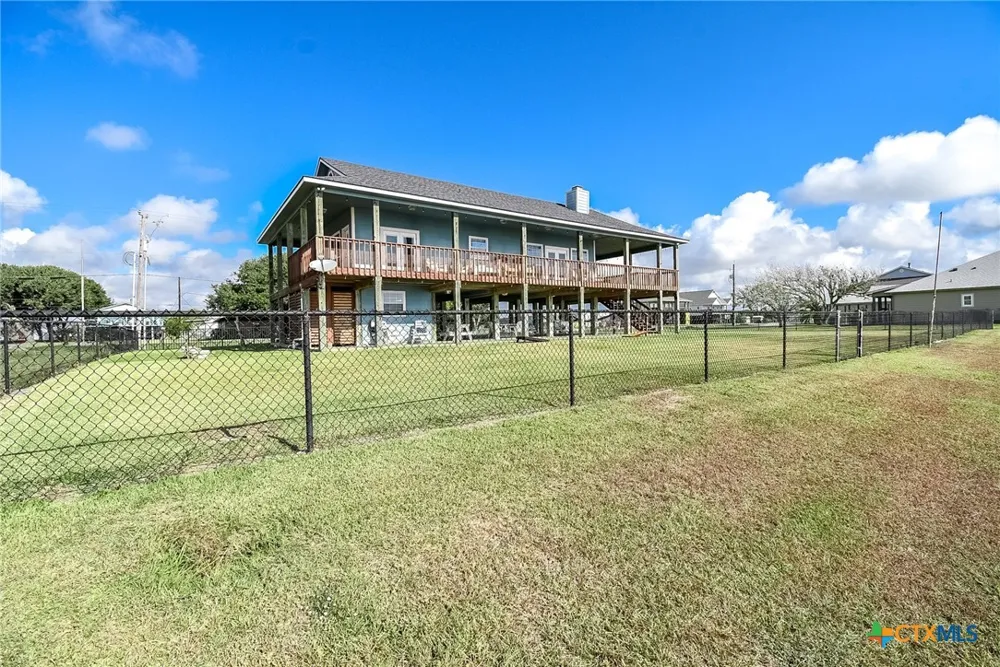 1504 W Bayshore Drive Palacios, TX 77465