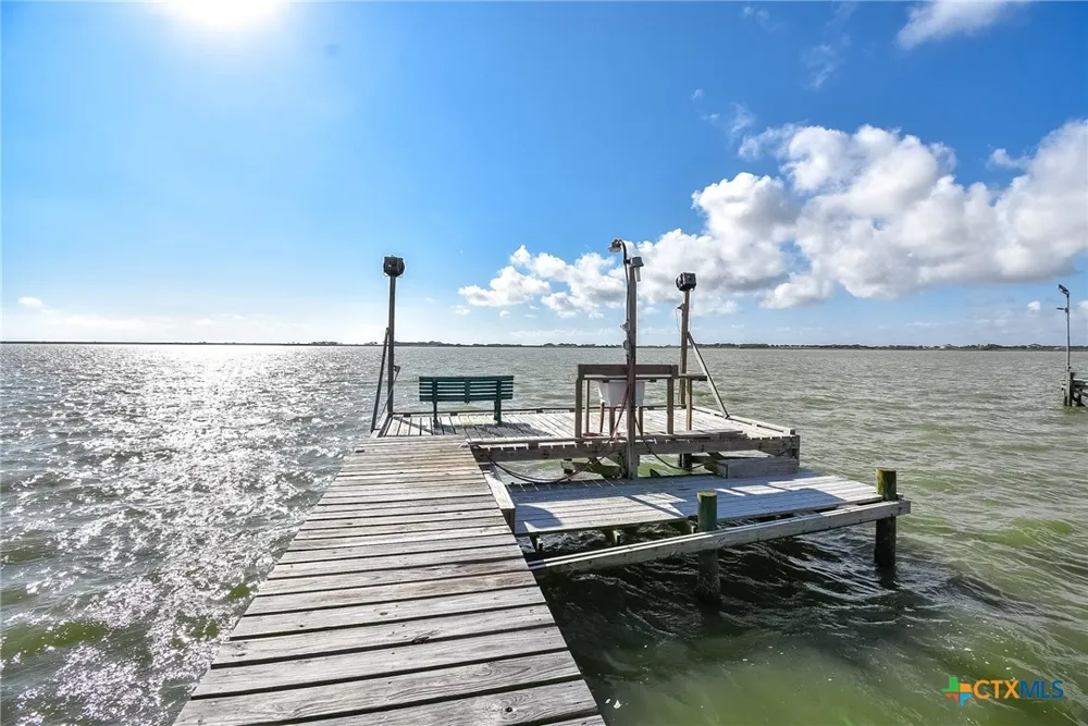 1504 W Bayshore Drive Palacios, TX 77465