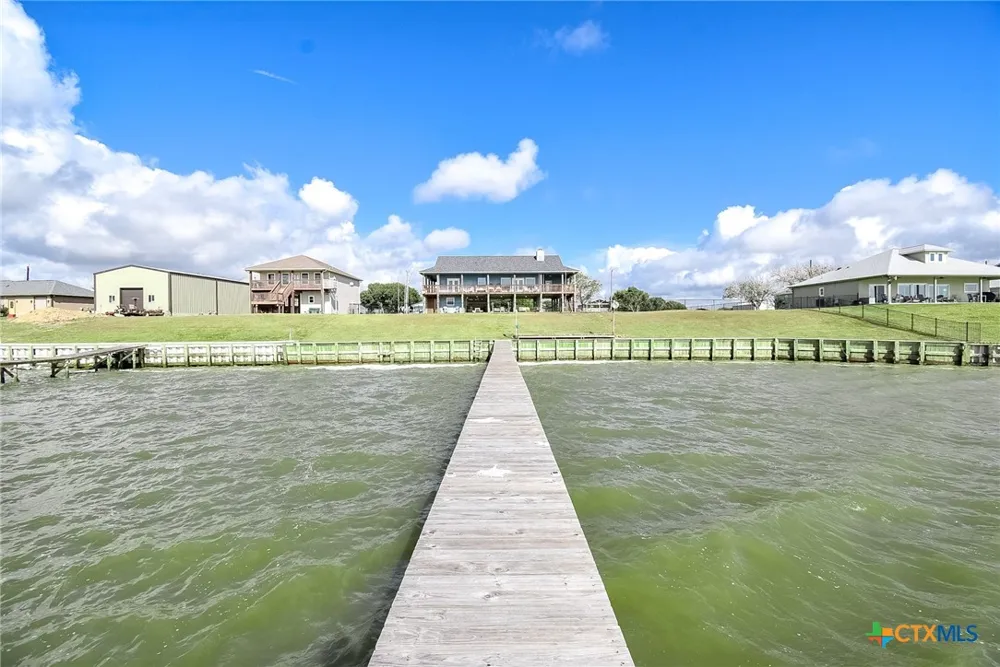 1504 W Bayshore Drive Palacios, TX 77465