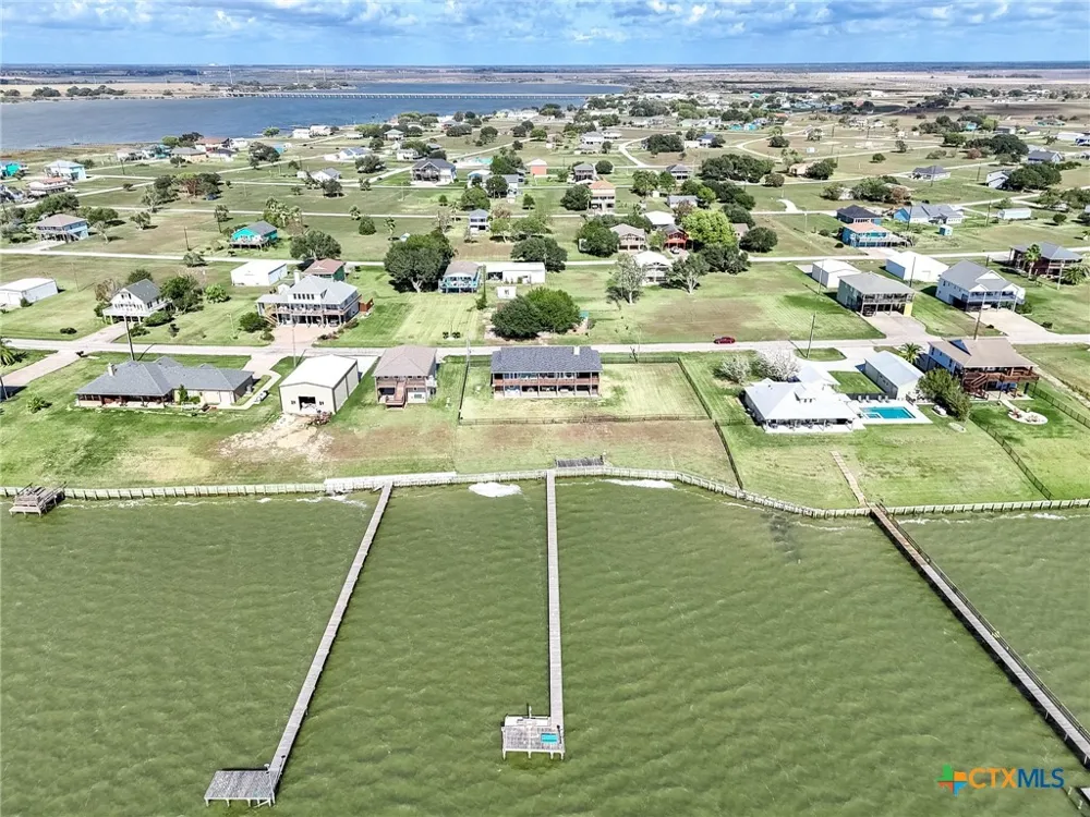 1504 W Bayshore Drive Palacios, TX 77465