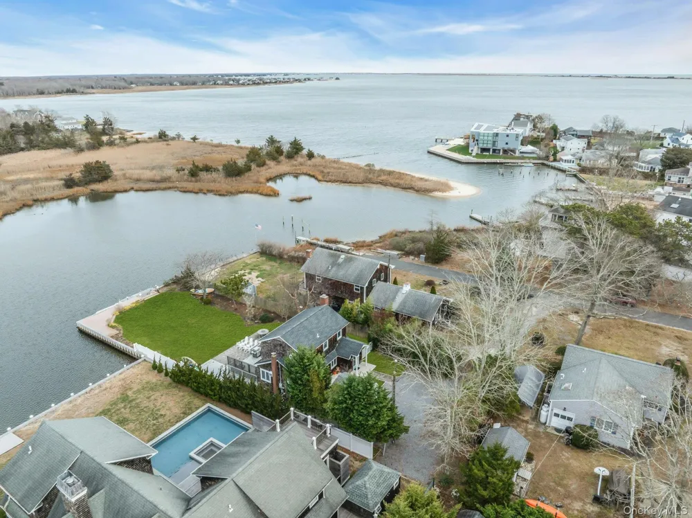 53 W End Avenue East Quogue, NY 11942