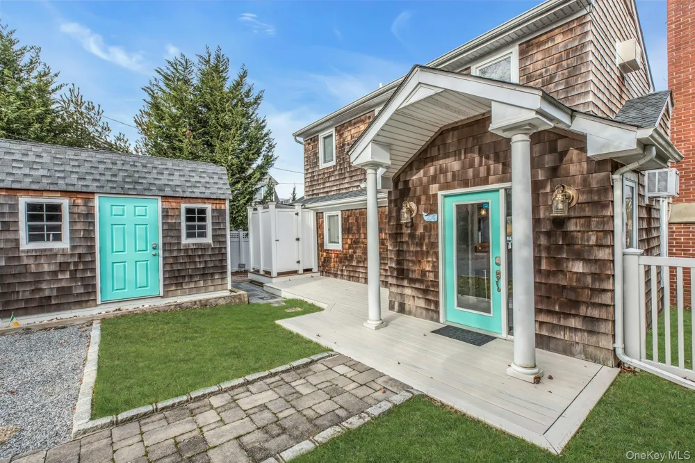 53 W End Avenue East Quogue, NY 11942