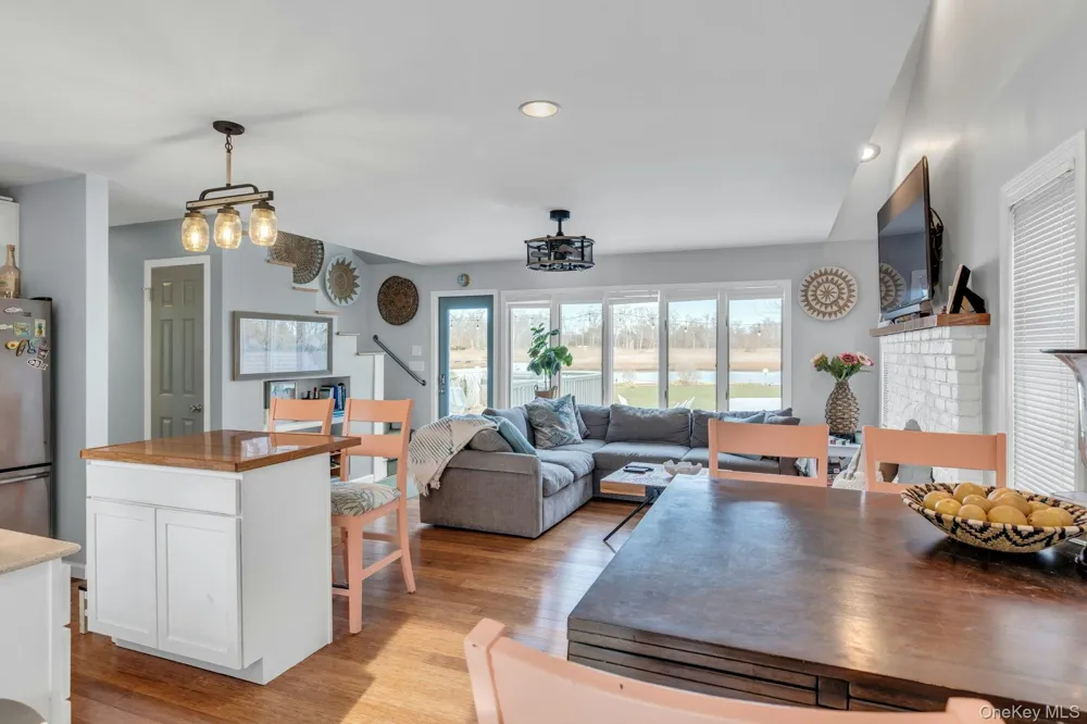 53 W End Avenue East Quogue, NY 11942