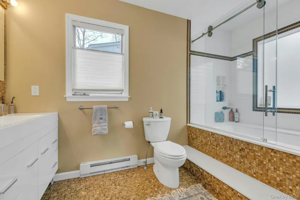 53 W End Avenue East Quogue, NY 11942