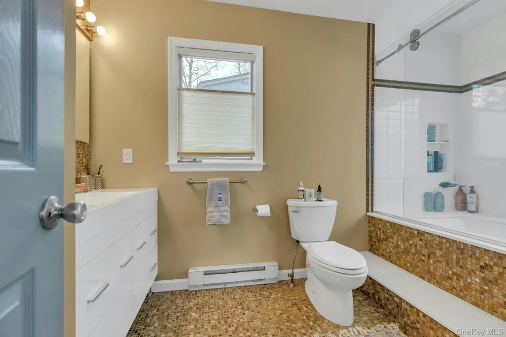 53 W End Avenue East Quogue, NY 11942