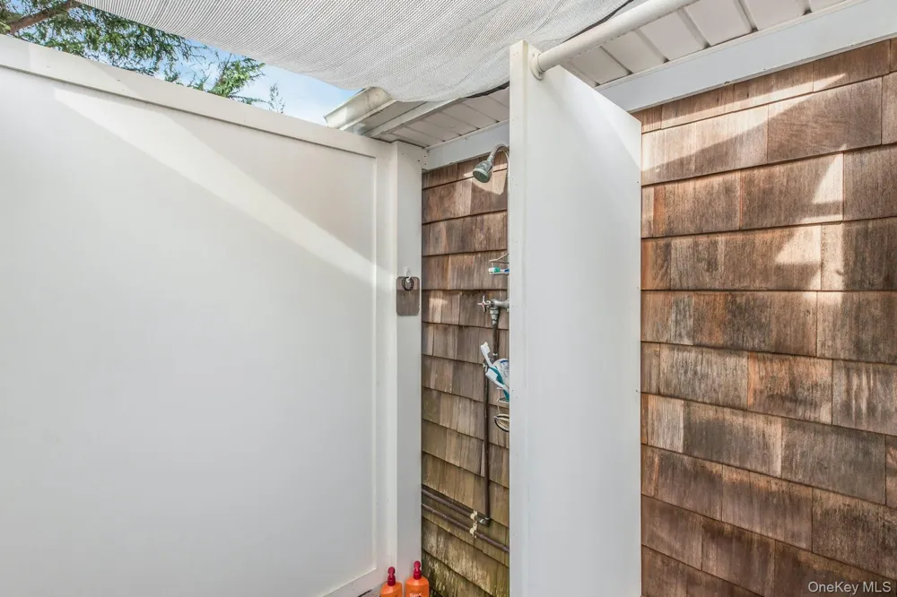 53 W End Avenue East Quogue, NY 11942