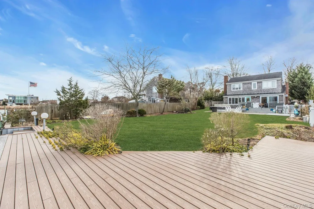 53 W End Avenue East Quogue, NY 11942