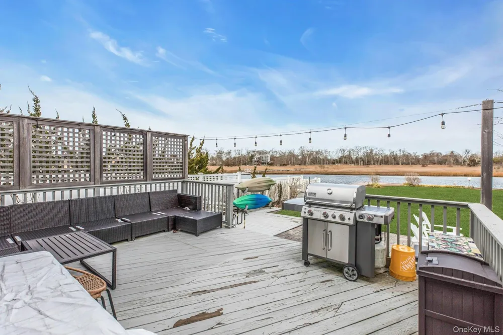 53 W End Avenue East Quogue, NY 11942