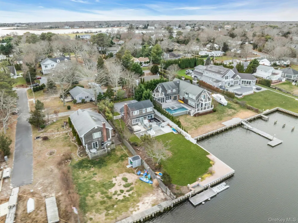 53 W End Avenue East Quogue, NY 11942
