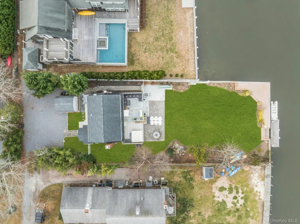 53 W End Avenue East Quogue, NY 11942