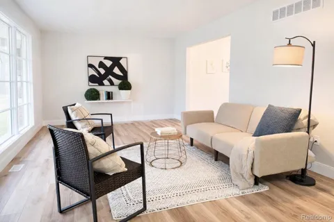 14851 Williamsburg Drive