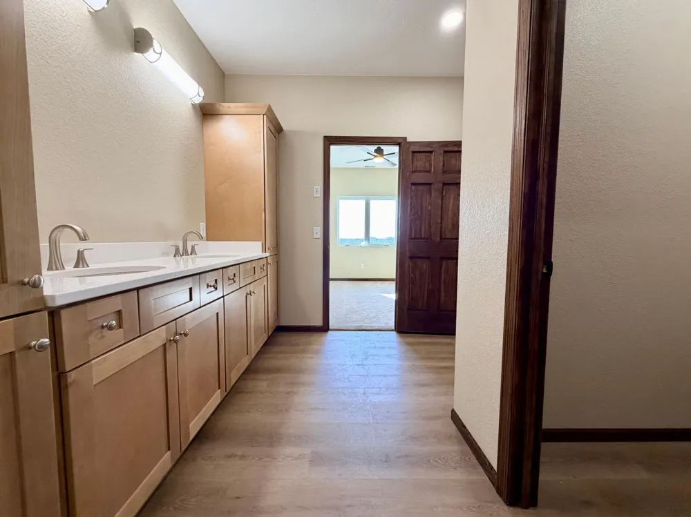 2555 Sutherland Dr Worthington, MN 56187