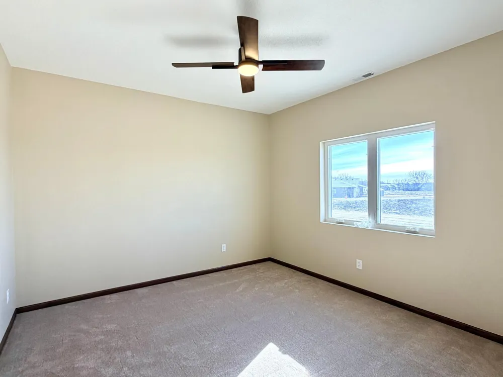 2555 Sutherland Dr Worthington, MN 56187
