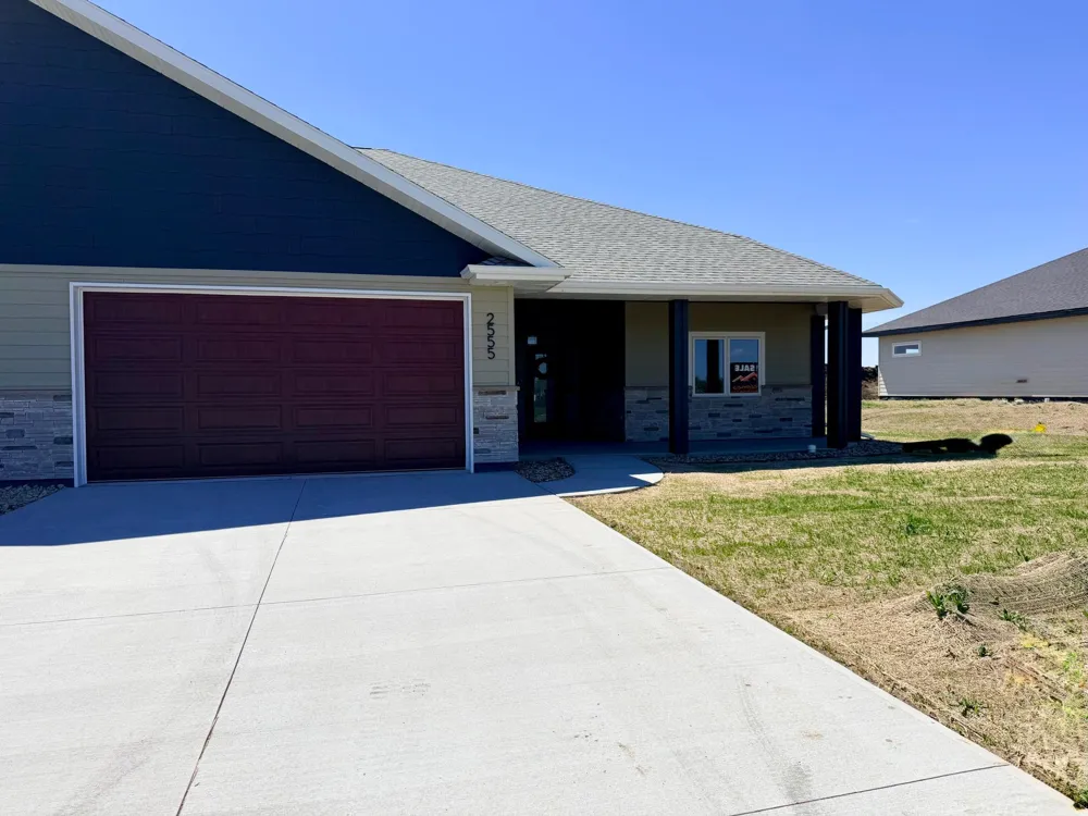 2555 Sutherland Dr Worthington, MN 56187