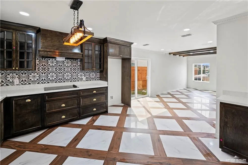 1409 E Karen Drive #B Alton, TX 78573