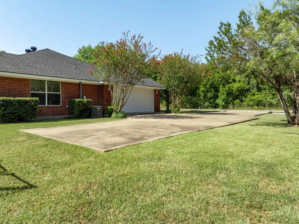 12187 Rolling Oaks Drive Whitney, TX 76692