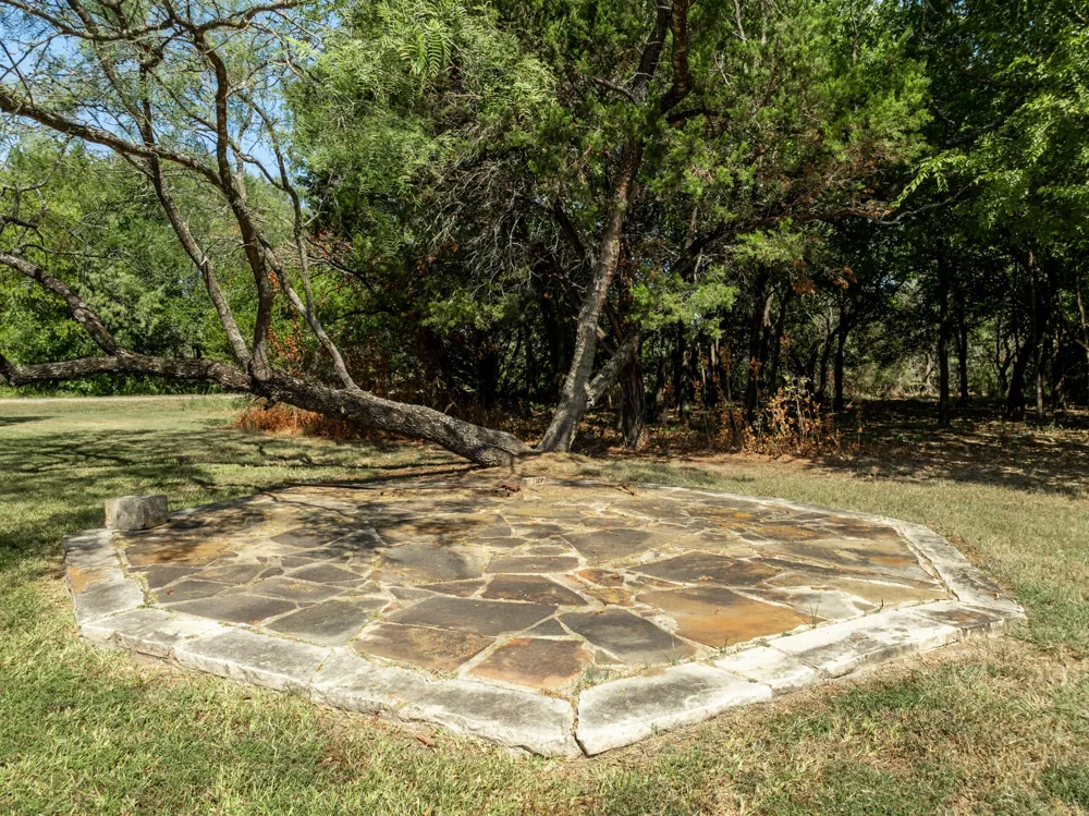 12187 Rolling Oaks Drive Whitney, TX 76692