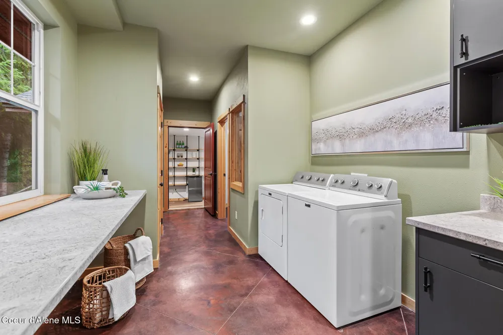 672 Hopkins Road Sandpoint, ID 83864