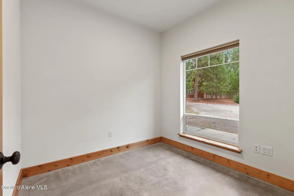 672 Hopkins Road Sandpoint, ID 83864